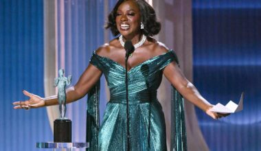 Viola Davis suffered wardrobe malfunction during Michael B. Jordan's Actor Award win