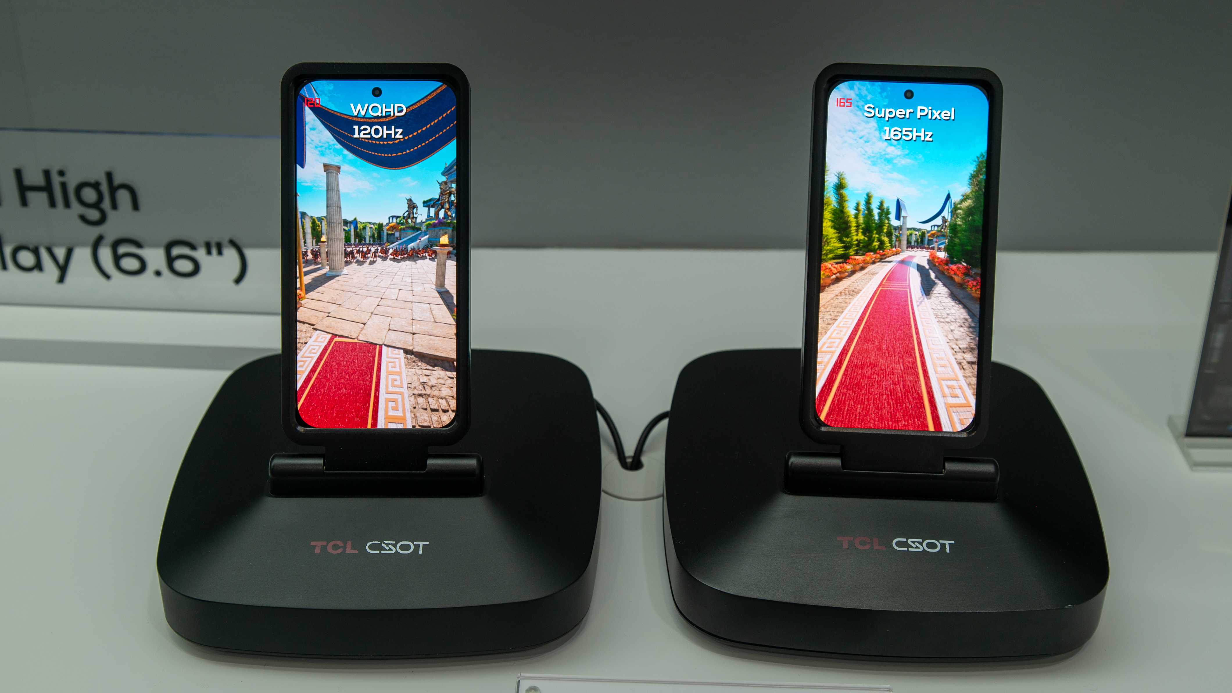 Comparison between a WQHD display and a Super Pixel display