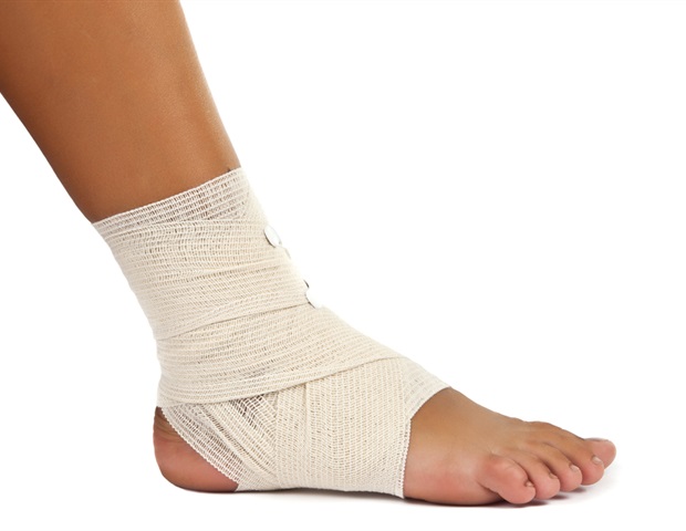 Novel microneedle patch accelerates healing of chronic diabetic wounds using light