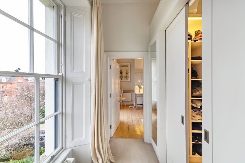 Walk-through dressingroom