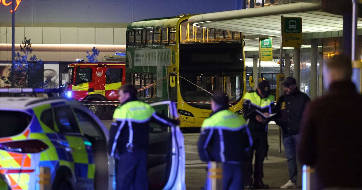 Man arrested after bomb squad attend scene of incident at Liffey Valley shopping centre – The Irish Times