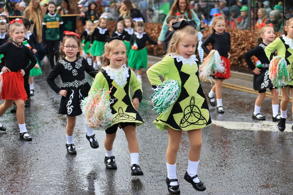 Junior Dancers of the Irwin School of Dancing giving it wellie in the St Patrick's Festival Parade, in Killarney town on Tuesday, organised by Killarney Chamber of Tourism and Commerce. Photo by Valerie O'Sullivan.