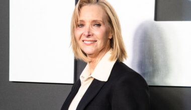 Lisa Kudrow 'too embarrassed' to watch Friends in front of her family