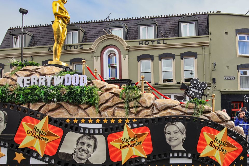 Big shout out to Oscar Winner Jessie Buckley outside the family Hotel, at the St Patrick's Festival Parade. The amazing Killarney Chamber of Tourism and Commerce Float featured Killarney's Hollywood A Listers including Jessie, Ruairí O'Flaherty and Michael Fassbender. Photo by Valerie O'Sullivan. 