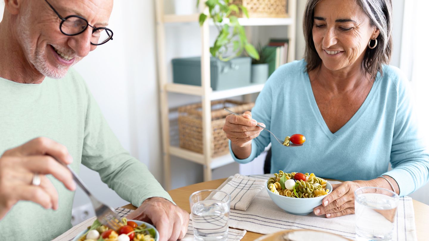 The Best Time to Eat Dinner, According to Experts