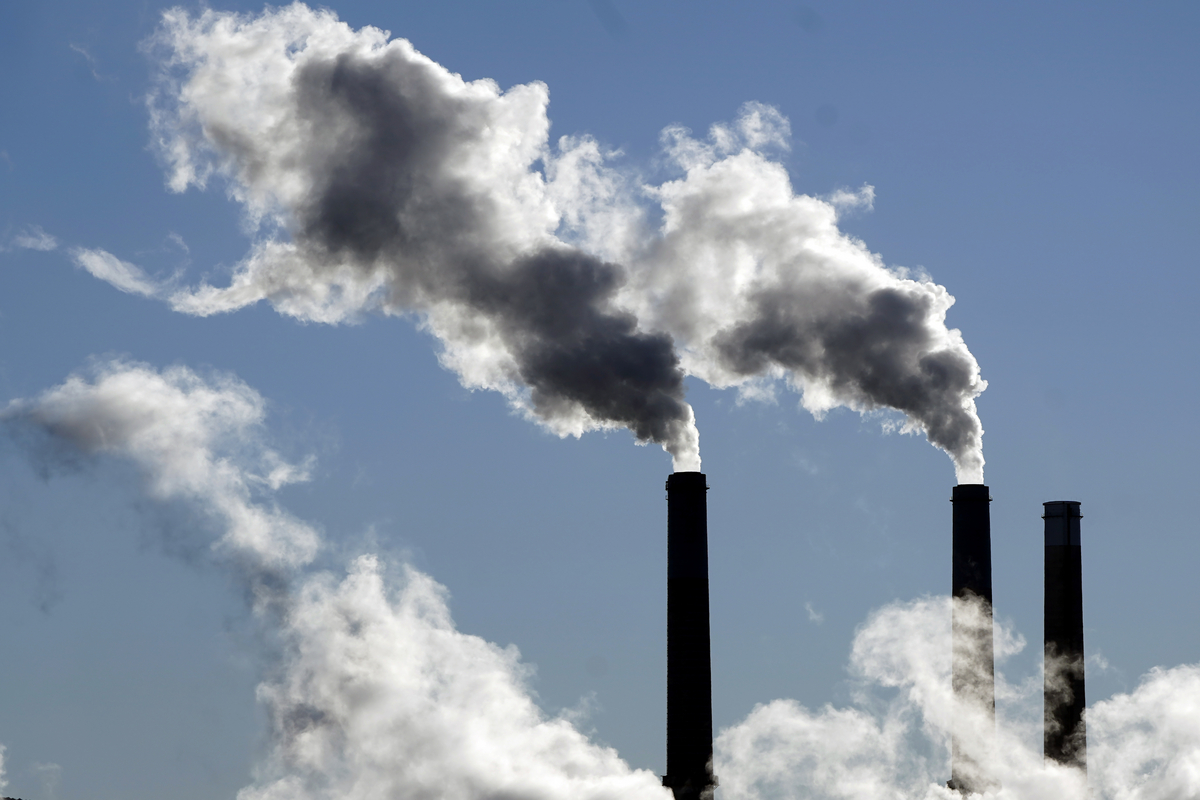 Air pollution spikes as Trump doubles down on coal power