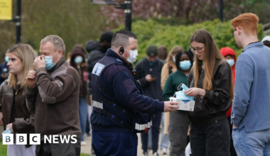 Was response to 'unprecedented' meningitis outbreak too slow? - BBC