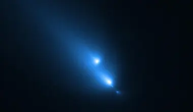 NASA’s Hubble accidentally caught a comet breaking apart in real time
