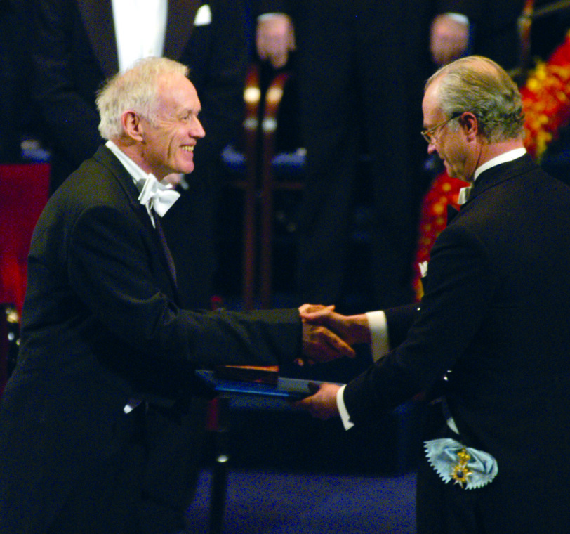 Leggett accepting the Nobel Prize