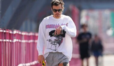 Harry Styles had a seemingly sweet encounter with two fans. Uh, yikes!