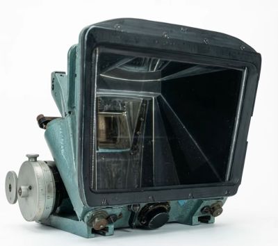 A commercial Delrama prism-based anamorphic lens for large cameras. (Source: Mathieu Stern, YouTube)