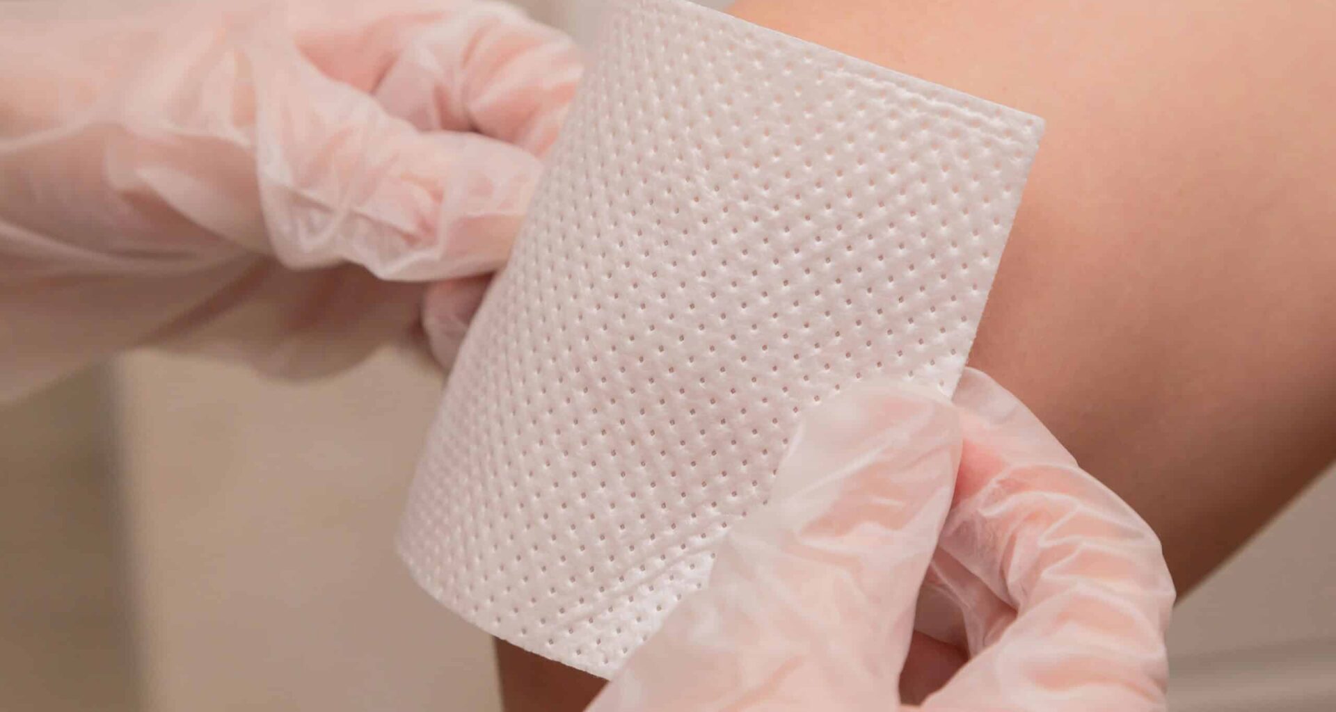 New Medical Powder Stops Fatal Bleeding in Seconds By Turning Blood Into Gel