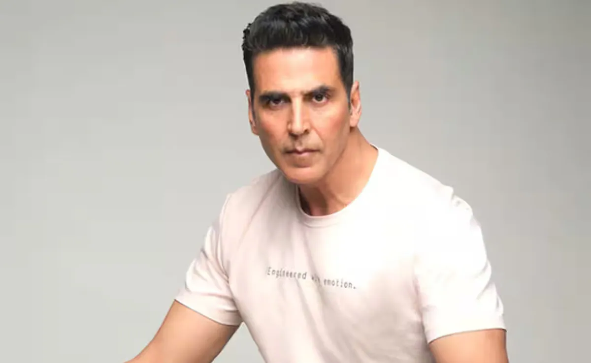 Akshay Kumar Reveals Feeling Insecure Among Highly Educated People: "Chhota Mehsoos Karta Hoon"