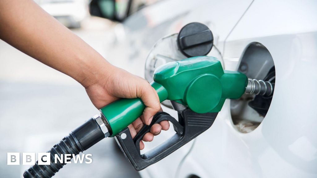 Petrol retailers in row with government over 'rip off' accusations - BBC