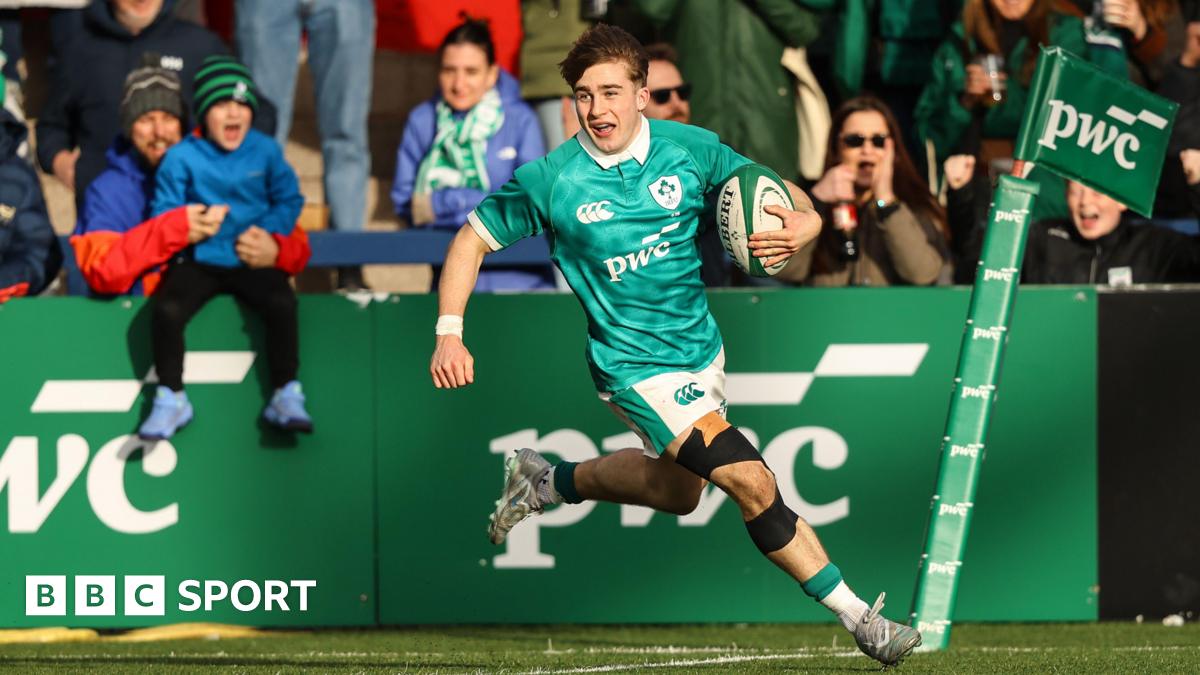 Christopher Barrett runs in his side's sixth try