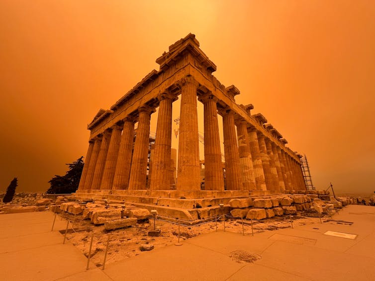 Parthenon in organe dust cloud