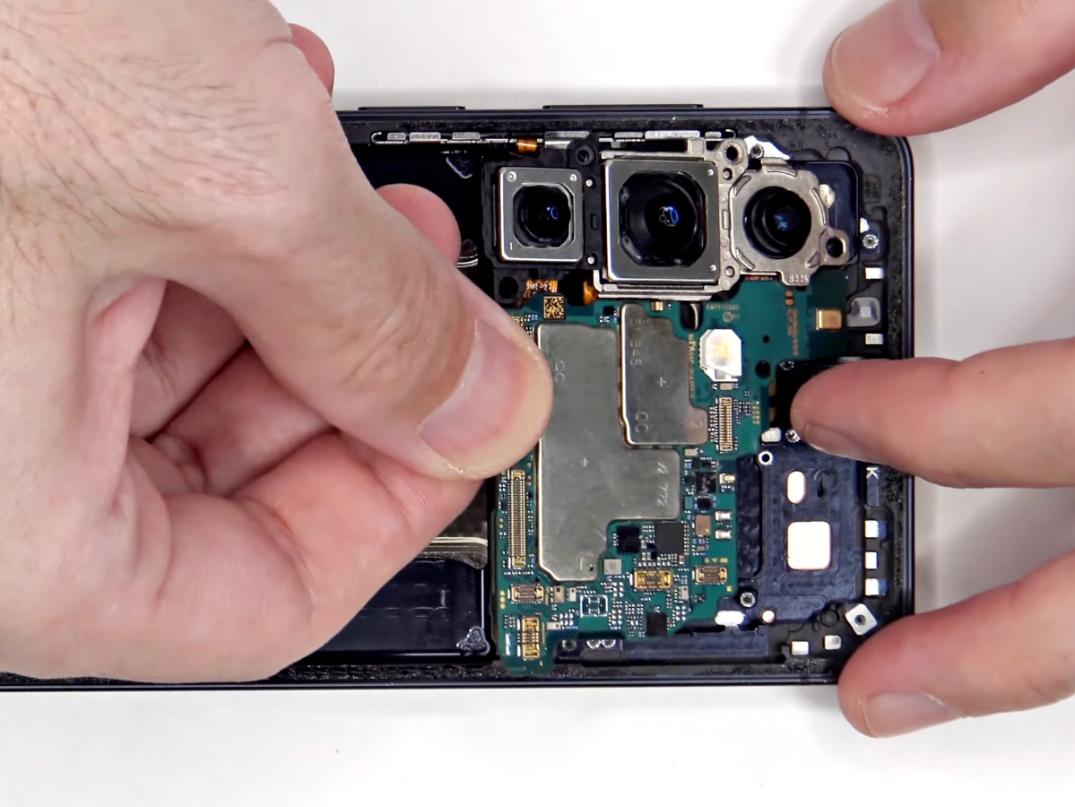 The Galaxy S26 might be more repairable than iPhone 17, shows YouTube teardown