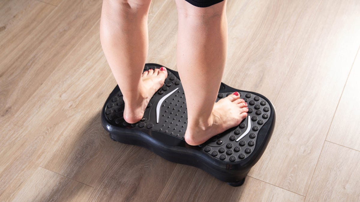 Vibration Plates Are Popular Among Wellness Influencers. Here’s What Experts Say About the Trend