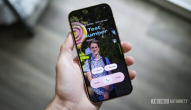 Incoming call screen with Google's Calling Cards.