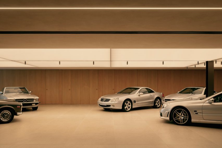 Home car garage in Brazil