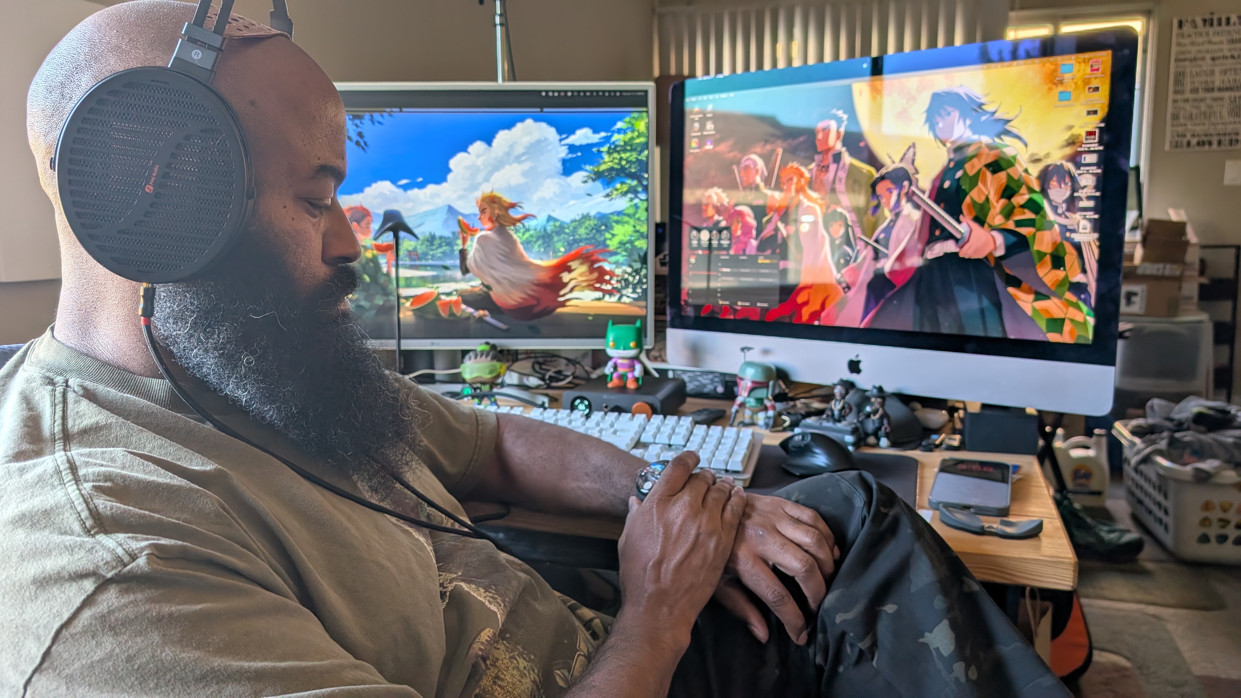 Fosi Audio i5 headphones being worn be reviewer, and ZH3 desktop DAC/Amp on a desk