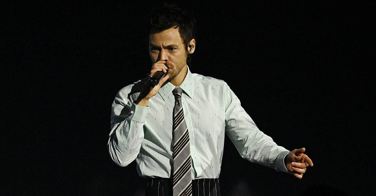 Harry Styles aims joke at Andrew Mountbatten-Windsor during SNL monologue