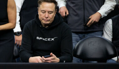 Taoiseach urged to ‘pick up the phone’ and call X · TheJournal.ie