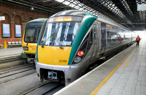 Trains resume between Pearse and Dún Laoghaire following damage to overhead lines - The Journal