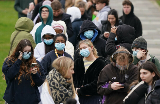 An 'explosive' meningitis B outbreak has killed two students in the UK. What are the symptoms?