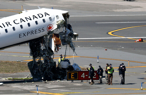 Officials downplay speculation air traffic controller 'distraction' contributed to New York crash - The Journal