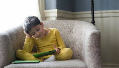 Screen time for under-fives should be limited to one hour a day, UK govt tells parents - The Journal