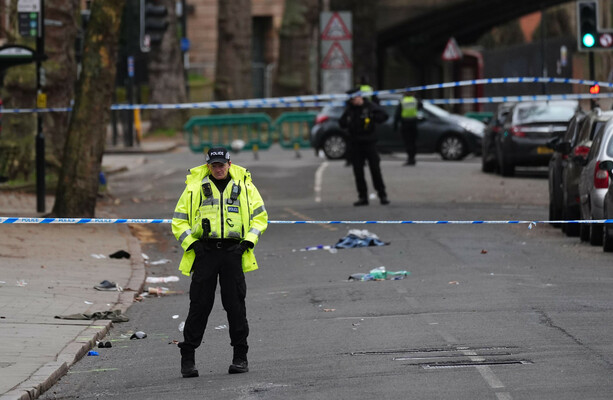 Seven seriously injured and man arrested after car driven into pedestrians in Derby - thejournal.ie