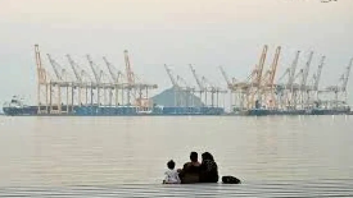 Crude Oil Price Pressures Shift to Tanker Insurance as Trump Weighs Backstop