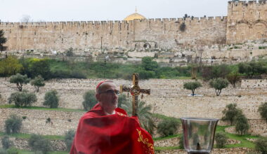 Israeli police block Catholic cardinal from Jerusalem's Holy Sepulchre on Palm Sunday