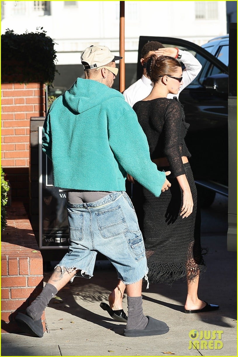 justin bieber holds wife hailey close 0035291909