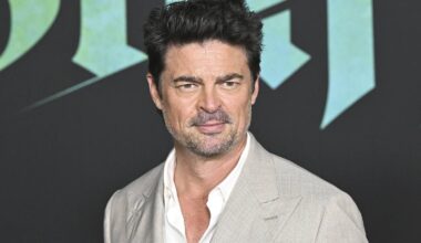 Karl Urban Wants To Reprise His Judge Dredd Role