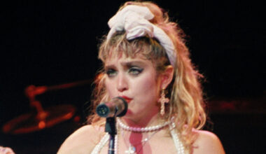 This World-Famous Love Song Held The No. 1 Spot The Longest In 1985