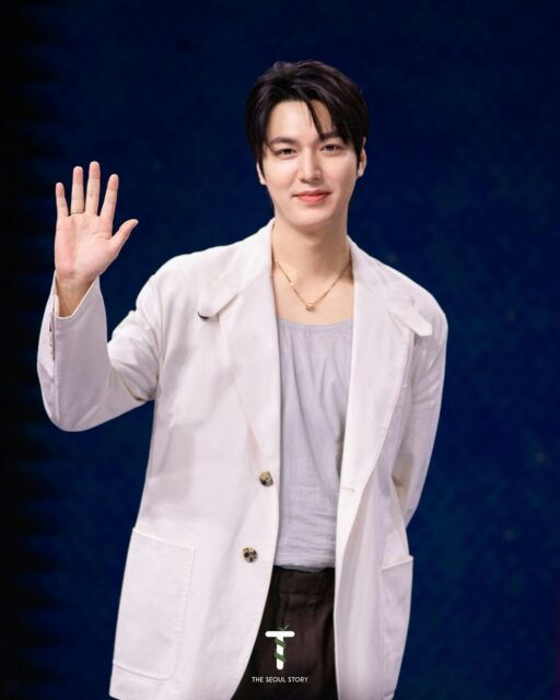 Lee Min Ho Ahn Hyo Seop Jisoo controversy' 'ee' 'inho' 'waving' 'whiteblazer' 'necklace.