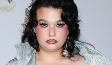 Lola Young Opens Up After Collapse on Stage, Revealing Battle with Addiction Nearly Ended Her Life - Spain´s No.1 English Speaking Radio Station