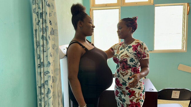 PAHO calls for intensified efforts to ensure safe motherhood in the Americas - PAHO/WHO