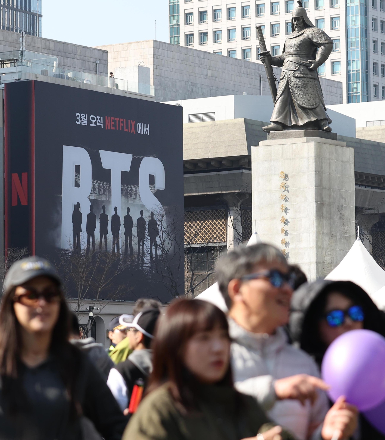 Audience members wait to enter Gwanghwamun Square in Seoul for BTS' comeback performance on Saturday. (The Korea Herald/ Lee Sang-sub)
