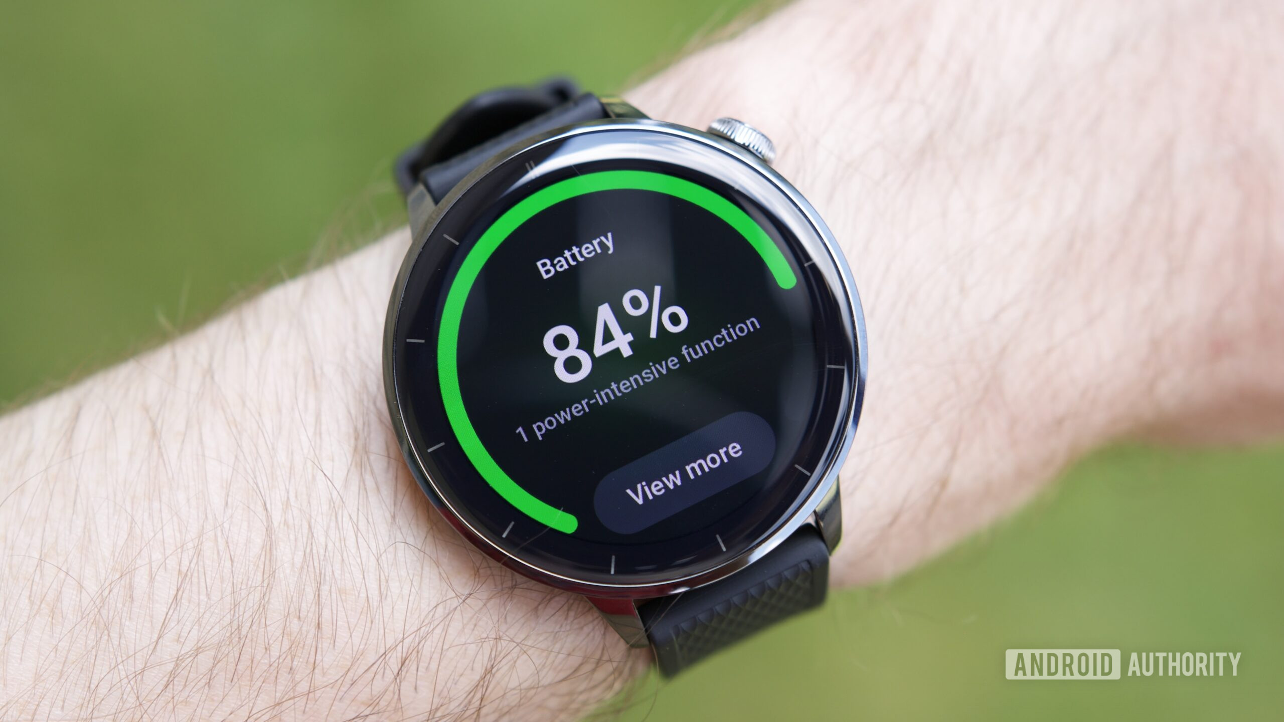 oneplus watch 3 43mm hands on 8 Battery widget on the OnePlus Watch 3 (43mm).