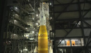 Timelapse of Artemis II rollout to launch pad - BBC