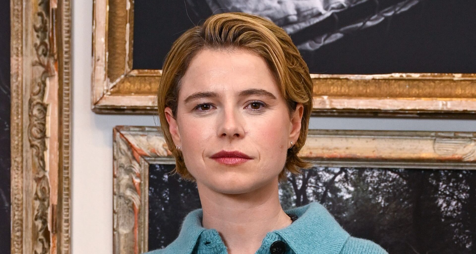 Jessie Buckley wearing barrel leg jeans and teal cardigan