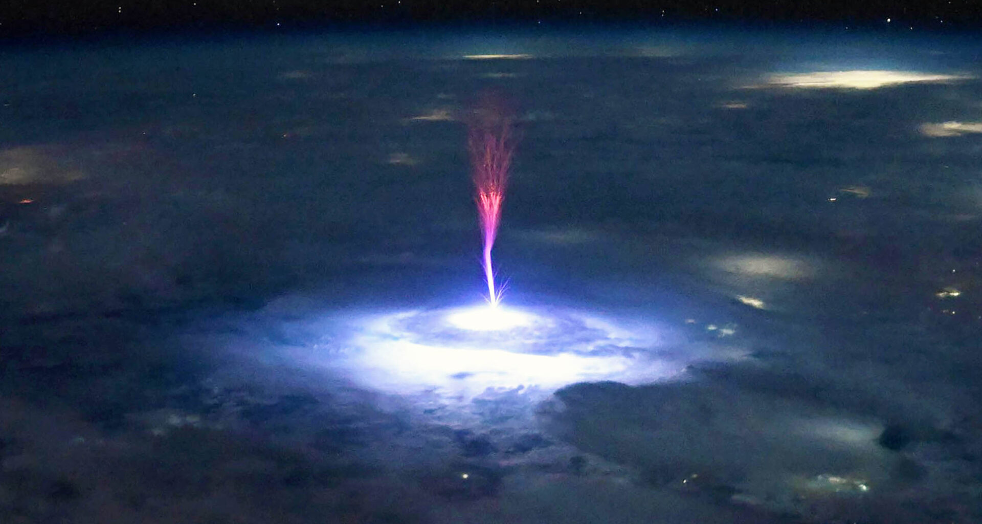 NASA shares photos of an extraordinary event seen by astronauts