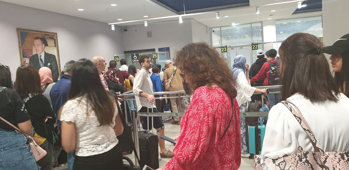Nearly 90 Ryanair passengers stranded in Spain after sudden passport control meltdown « Euro Weekly News