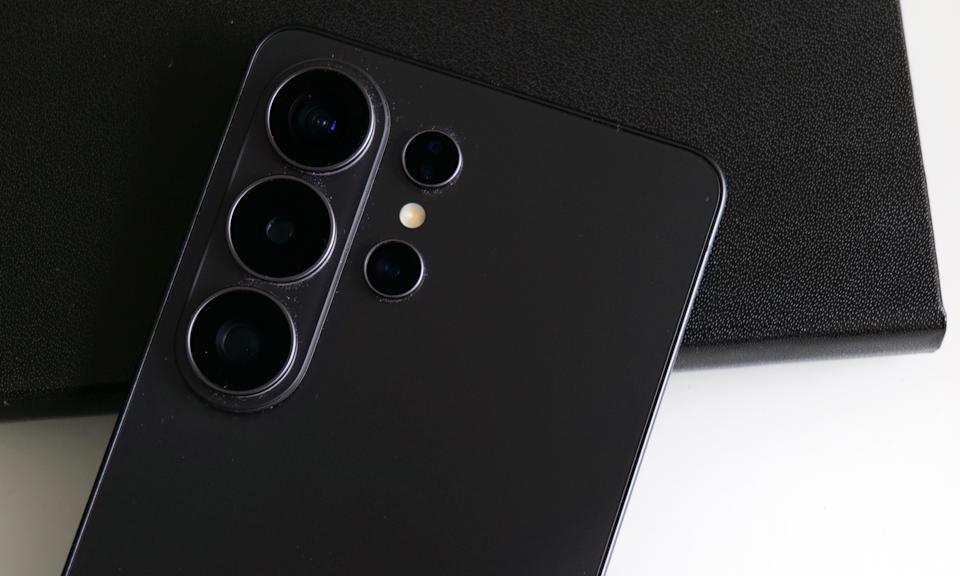 While the S26 Ultra has the same sensors as before, Samsung gave it wider apertures for its main and 5x telephoto cameras.