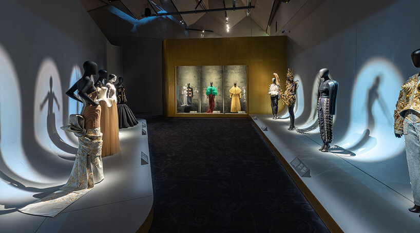 schiaparelli's UK museum debut at the V&A brings together dalí, man ray, and picasso - 5