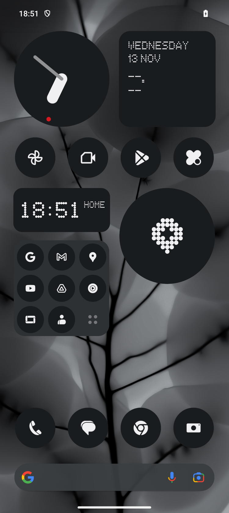 Home screen on the Nothing Phone 2.