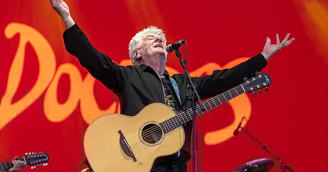 The Saw Doctors share new football-inspired track ahead of Ireland's World Cup qualifier